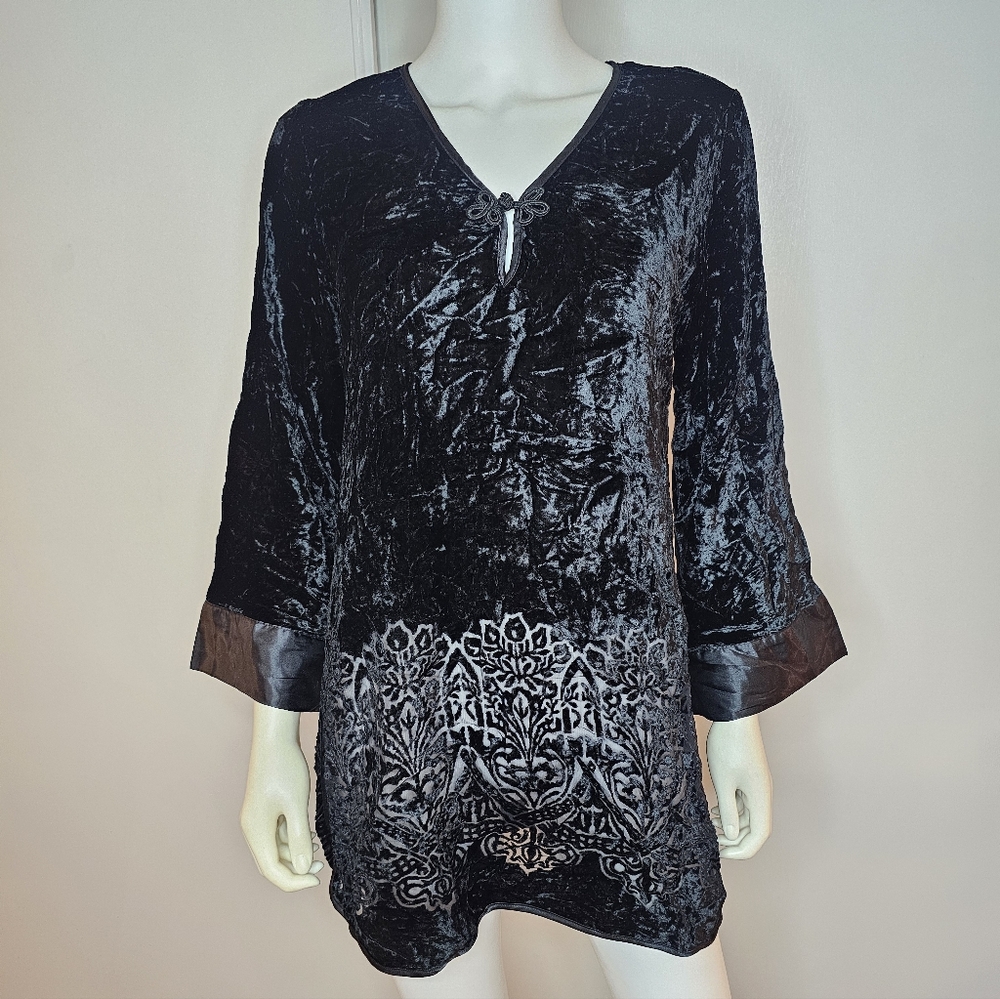 Black Velvet Tunic Dress with Floral Embroidery and 3/4 Sleeves Size M